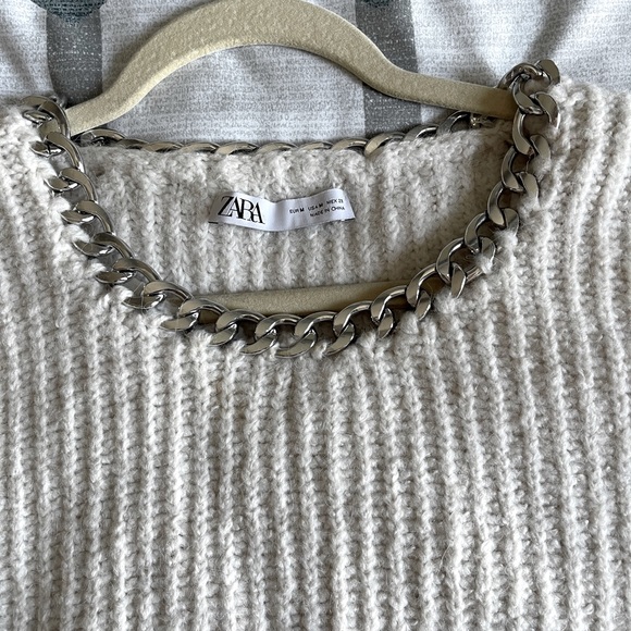 ZARA KNIT SWEATER WITH CHAIN (SIZE MEDIUM) - Picture 5 of 5